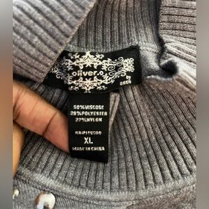 Oliver Women's Classic Gray Crew Neck Sweater